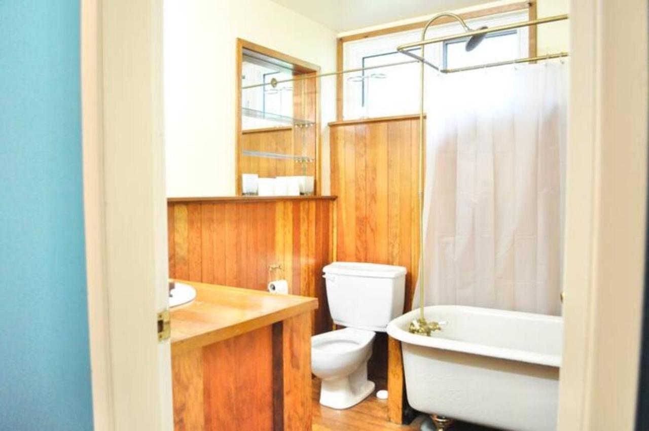 Cozy 1 Bd Suite Centrally Located Северный Ванкувер Экстерьер фото