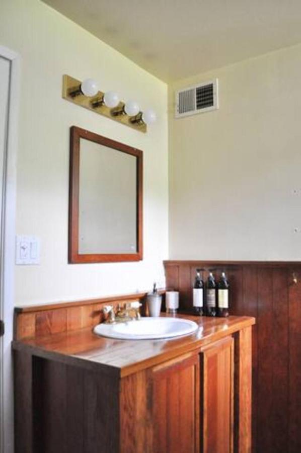 Cozy 1 Bd Suite Centrally Located Северный Ванкувер Экстерьер фото